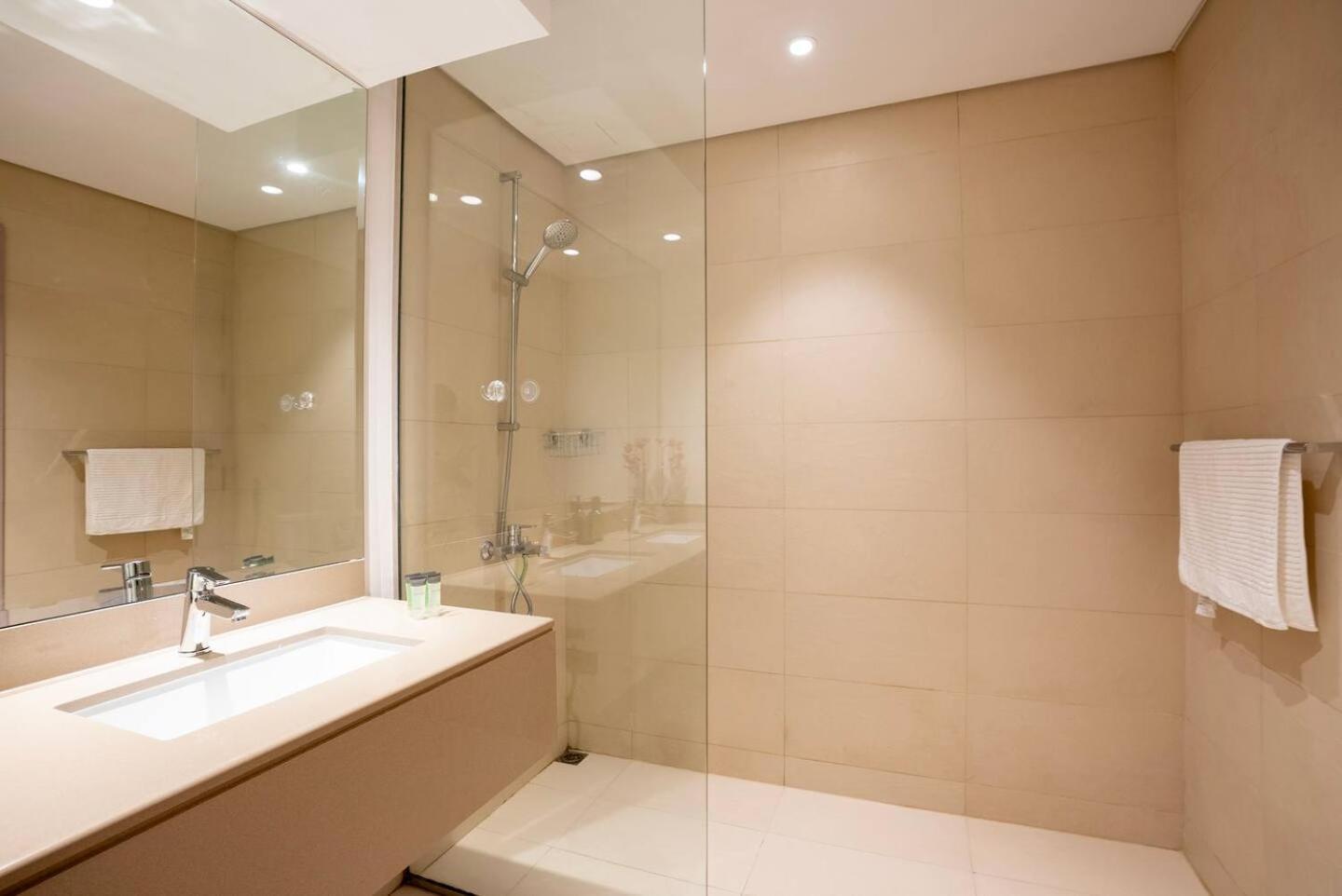 2br Luxurious At Yas Island *